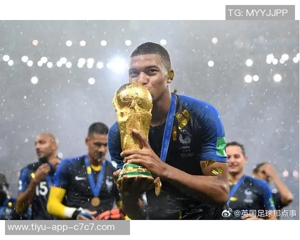 姆巴佩今日室内训练状态良好明日将决定是否参加西超杯对决